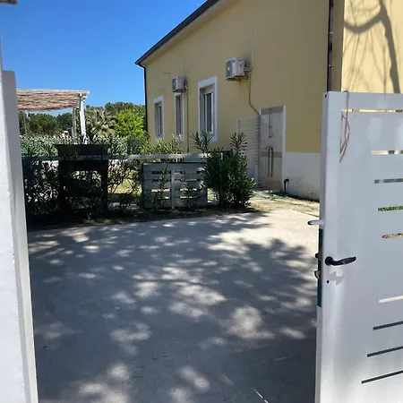 Beach House - Sea Front- Narramondo Villas Giulianova Exterior photo